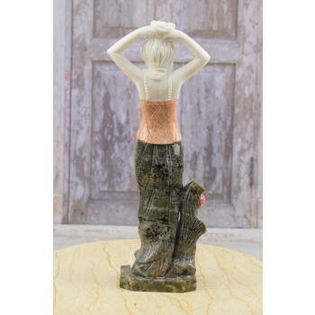 Stojąca Kobieta z Kwiatami - Marmurowa Figura - Bogini - Rzeźba z Marmuru