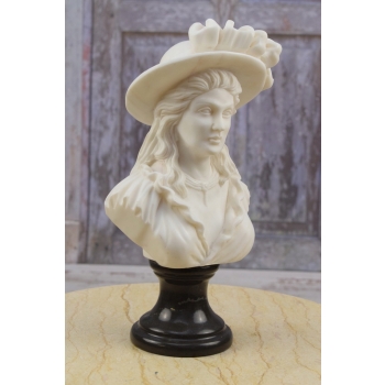 Popiersie Arystokratki - Marmurowa Figura - Dama Kameliowa w Kapeluszu
