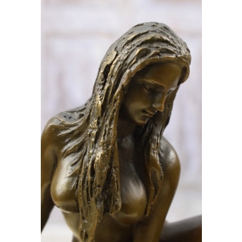 Akt Kucającej Kobiety Erotyk na Postumencie - Figura Rzeźba z Brązu