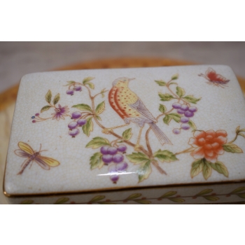 Szkatuła Porcelanowa Okuta Brązem - Kuferek Puzderko - Kwiaty Ptak