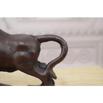 Byk z Żeliwa - Groźny Byk - Figura z Żeliwa - Dekoracja
