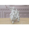 Aniołki W Rydwanie - Anioł Rydwan - Figura Biała Porcelana Dekoracja Miśnia