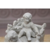 Aniołki W Rydwanie - Anioł Rydwan - Figura Biała Porcelana Dekoracja Miśnia