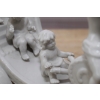 Aniołki W Rydwanie - Anioł Rydwan - Figura Biała Porcelana Dekoracja Miśnia