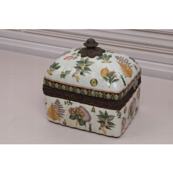 Szkatuła Bomboniera - Porcelana + Brąz - Wieś