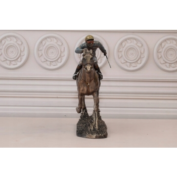 Jeździec na Koniu - Dżokej Koń - Figura Statuetka - Prezent