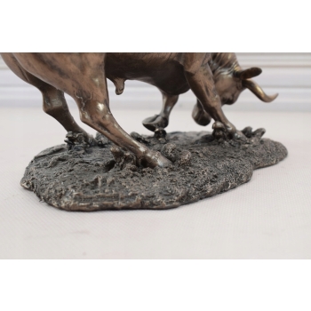 Groźny Byk - Figura Figurka Prezent - Statuetka Hossa Giełda Kryptowaluty