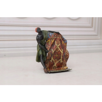 Handlarz Arab z Dywanem - Figura z Brązu - Kolekcja Vienna