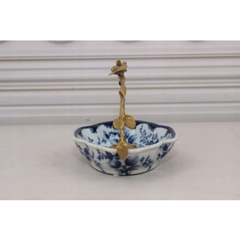 Porcelanowa Kolorowa Patera Koszyk - Figura z Brązu Ptaszki Sygn