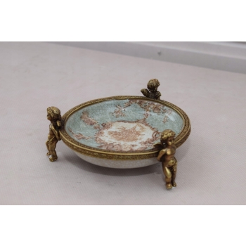 Porcelanowa Patera Okuta Brązem - Trzy Amorki Anioły Secesja