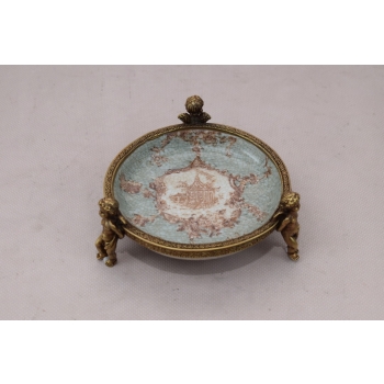 Porcelanowa Patera Okuta Brązem - Trzy Amorki Anioły Secesja