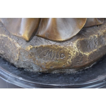 Matka Boska Maryja z Dzieciątkiem Jezus - Figura Rzeźba z Brązu Mitologia
