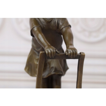 Mała Dziewczynka na Krześle - Figura Rzeźba z Brązu - Dekoracja