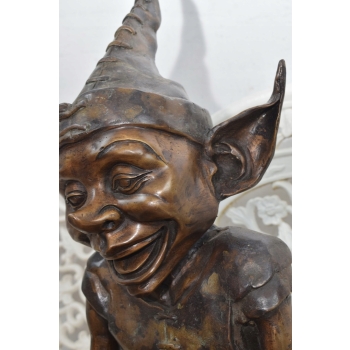 Siedzący Śmieszny Skrzat - Gnom Troll - Figura Rzeźba z Brązu Ogród Ozdoba