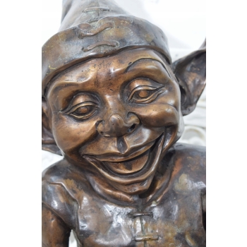 Siedzący Śmieszny Skrzat - Gnom Troll - Figura Rzeźba z Brązu Ogród Ozdoba