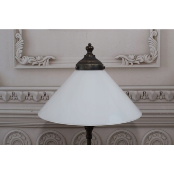 Lampa Art Deco - Figura Kobiety - Biały Trójkątny Klosz - Lampka Biuro