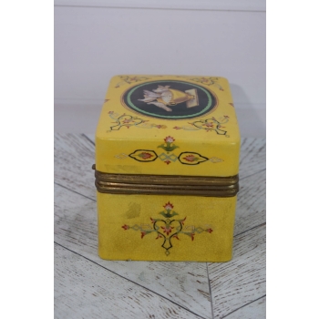 Muzealna Porcelanowa Szkatuła na Biżuterię - Żółta Porcelana + Brąz Ozdoba