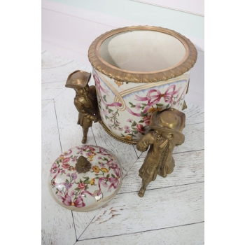 Porcelanowa Szkatuła - Waza - Porcelana + Brąz - Trzech Arystokratów Ozdoba