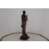 Figurka Nikola Tesla - Trzymający Model Wieży - Rzeźba Statuetka Prezent