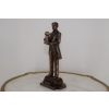 Figurka Nikola Tesla - Trzymający Model Wieży - Rzeźba Statuetka Prezent