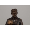 Figurka Nikola Tesla - Trzymający Model Wieży - Rzeźba Statuetka Prezent