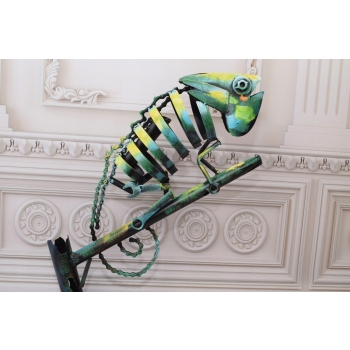 Nowoczesny Kameleon - Metalowa Figura Naum Gabo - Sztuka Współczesna