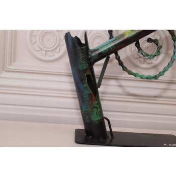 Nowoczesny Kameleon - Metalowa Figura Naum Gabo - Sztuka Współczesna