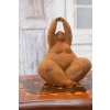 Żeliwna stara figura siedząca łgarska kobieta akt YOGA figurka