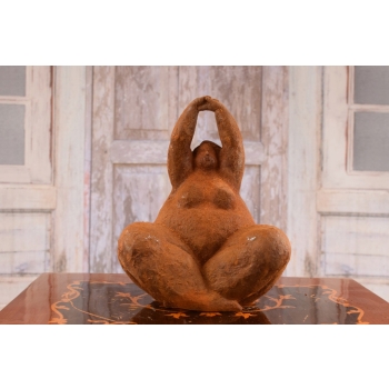 Żeliwna stara figura siedząca łgarska kobieta akt YOGA figurka