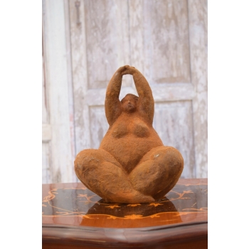 Żeliwna stara figura siedząca łgarska kobieta akt YOGA figurka