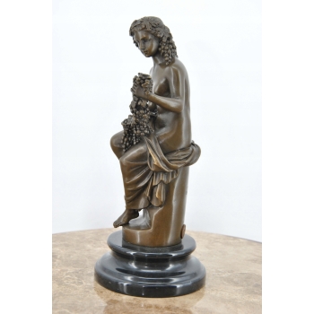 Kobieta z Winogronem - Winogrono - Figura Rzeźba z Brązu - Dekoracja Ozdoba