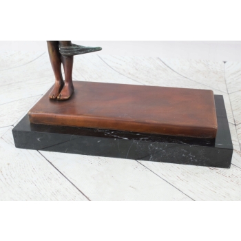 Stojąca Kobieta w Sukni na Wietrze - Salvador Dali - Figura z Brązu - 40 cm