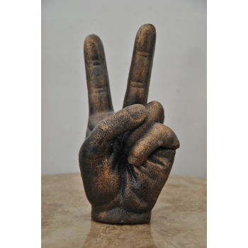 Dłoń z Żeliwa - Znak Victorii - Symbol Pokoju Zwycięstwa - Figura z Żeliwa