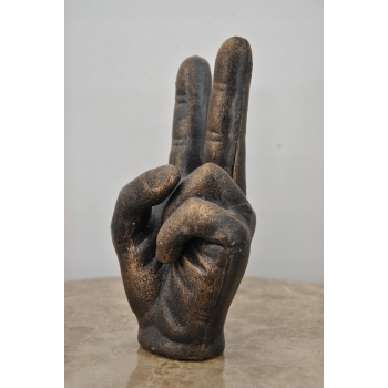 Dłoń z Żeliwa - Znak Victorii - Symbol Pokoju Zwycięstwa - Figura z Żeliwa