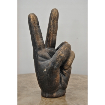Dłoń z Żeliwa - Znak Victorii - Symbol Pokoju Zwycięstwa - Figura z Żeliwa