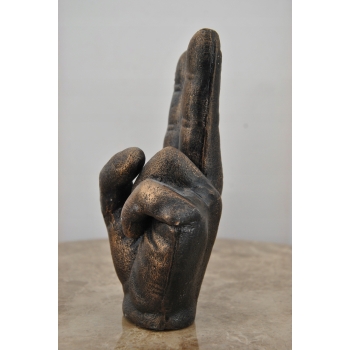 Dłoń z Żeliwa - Znak Victorii - Symbol Pokoju Zwycięstwa - Figura z Żeliwa