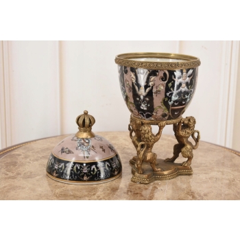 Czarne Porcelanowe Jajo Wsparte Lwami - Porcelana + Brąz - Szkatuła Jajko