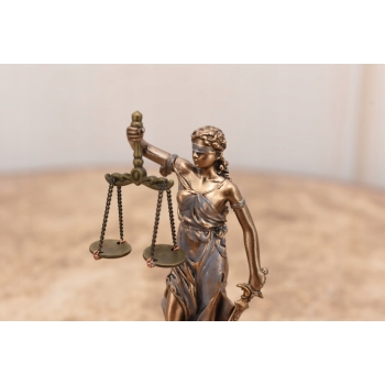 Mini Temida - Figurka Bogini Sprawiedliwości - Prezent Adwokat Sędzia