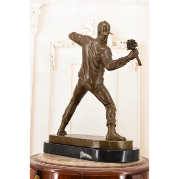 Banksy Style - Miotacz Kwiatów - „Flower Thrower