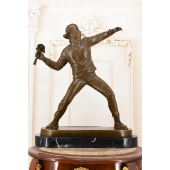 Banksy Style - Miotacz Kwiatów - „Flower Thrower