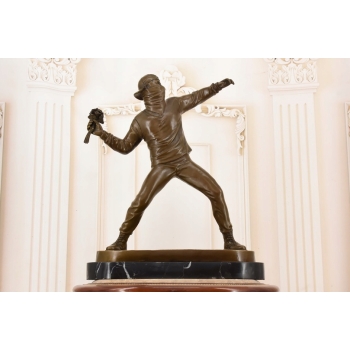 Banksy Style - Miotacz Kwiatów - „Flower Thrower