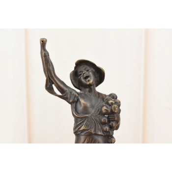 Kobieta w Kapeluszu - Figura Rzeźba z Brązu - Dekoracja