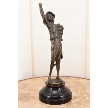 Kobieta w Kapeluszu - Figura Rzeźba z Brązu - Dekoracja