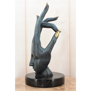 Surrealistyczna Twarz Na Dłoni Salvador Dali Style - Figura z Brązu Patyna
