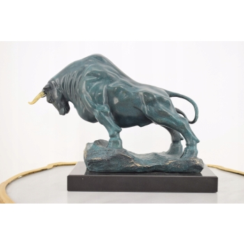 Figura Walecznego Byka - Byk Symbol Siły i Zwycięstwa - Rzeźba Brąz Patyna