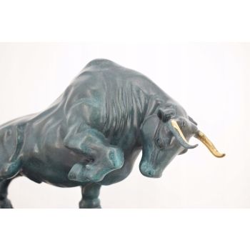 Figura Walecznego Byka - Byk Symbol Siły i Zwycięstwa - Rzeźba Brąz Patyna