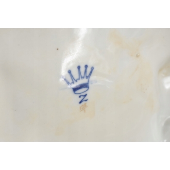 Rodzina Przy Beczce Wina - Figura z Porcelany Porcelana Postaciowa Prezent