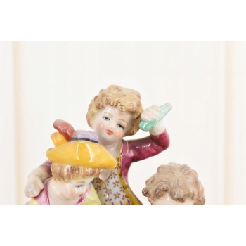 Rodzina Przy Beczce Wina - Figura z Porcelany Porcelana Postaciowa Prezent