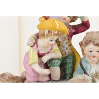 Rodzina Przy Beczce Wina - Figura z Porcelany Porcelana Postaciowa Prezent