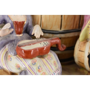 Rodzina Przy Beczce Wina - Figura z Porcelany Porcelana Postaciowa Prezent
